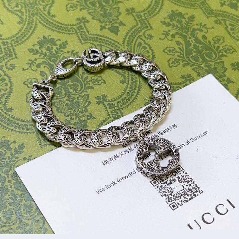 G*u*i bracelets